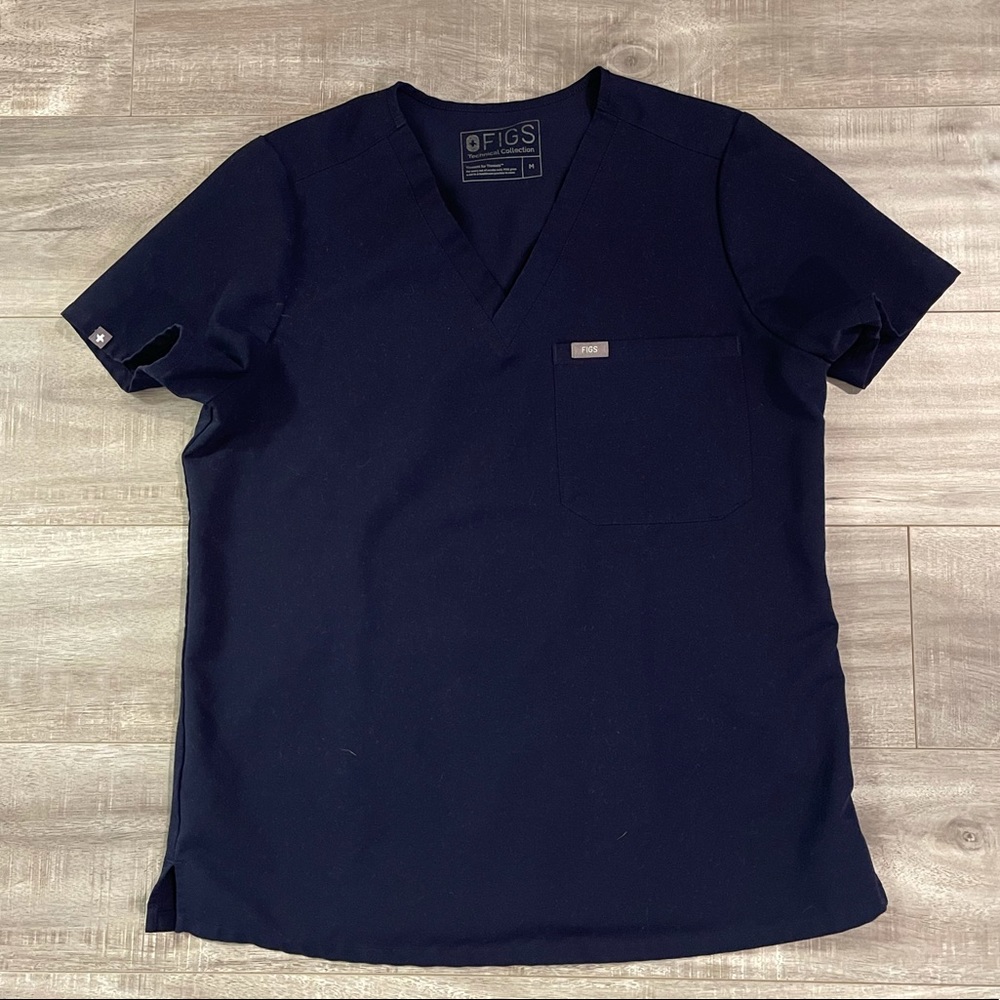 FIGS Women’s Catarina Navy Scrub Top